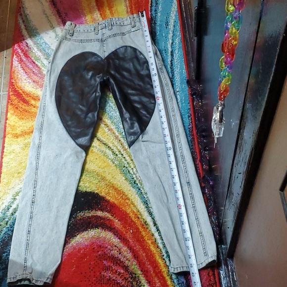 VINTAGE JEANS WTH A HEART SHAPE ON THE BACKSIDE - Picture 15 of 16